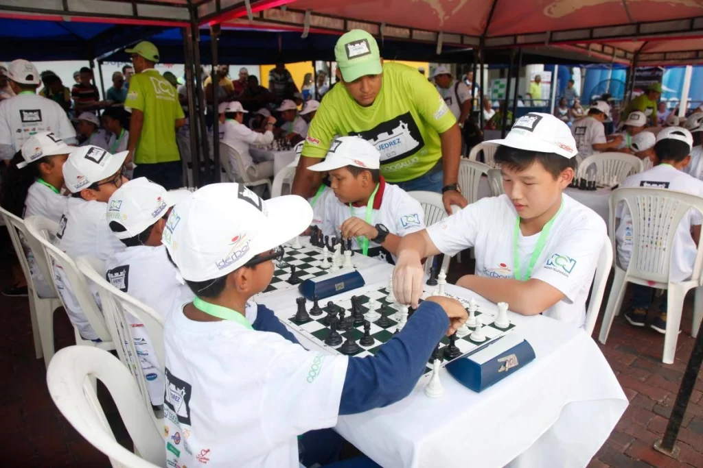 Invitación al evento Ajedrez al Parque de RCN y Coosalud antes del cierre de inscripciones