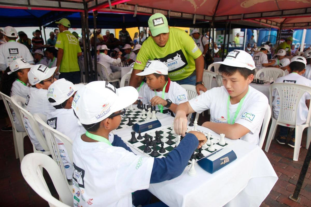 Invitación al evento Ajedrez al Parque de RCN y Coosalud antes del cierre de inscripciones