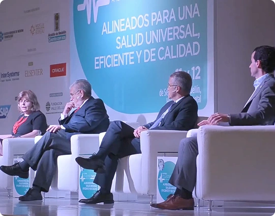 Jaime González, gerente de Coosalud, participando en el foro América Economía sobre salud